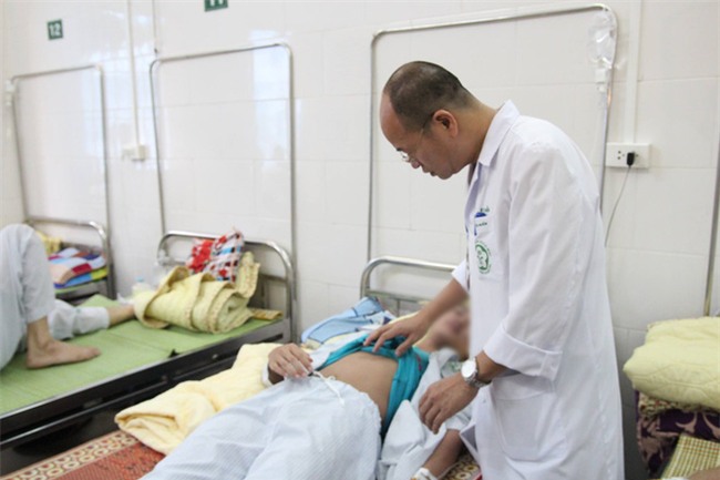 Hà Nội thêm hàng trăm ca sốt xuất huyết mỗi ngày: Vợ chồng cùng nhập viện, con cái phải gửi về quê - Ảnh 3.