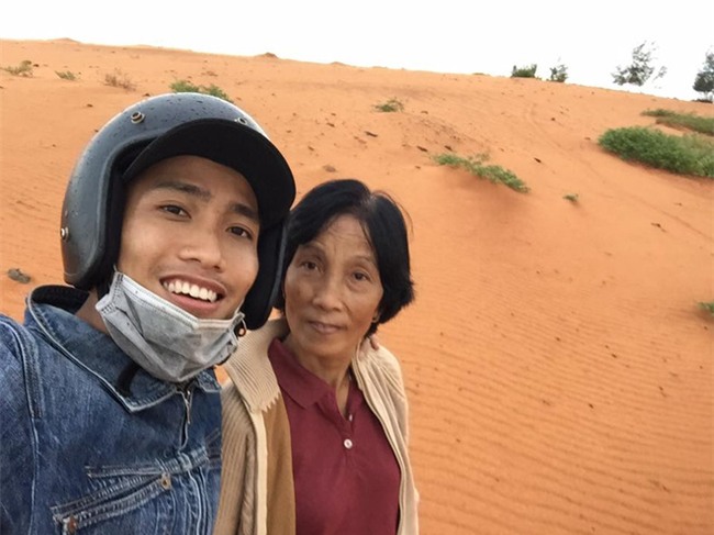 Chàng trai đưa mẹ đi phượt xuyên Việt và câu chuyện xúc động đọng lại phía sau - Ảnh 2.