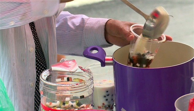 Ở các trường học đồ uống trà sữa khá được học sinh yêu thích.