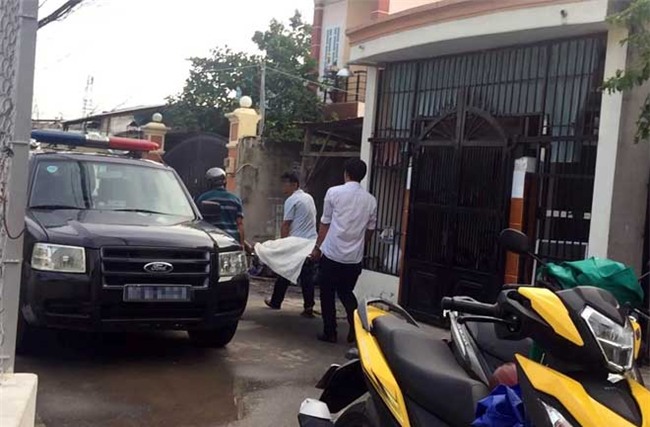 be trai 16 thang tuoi thoi thop om thi the nguoi giup viec hinh anh 1