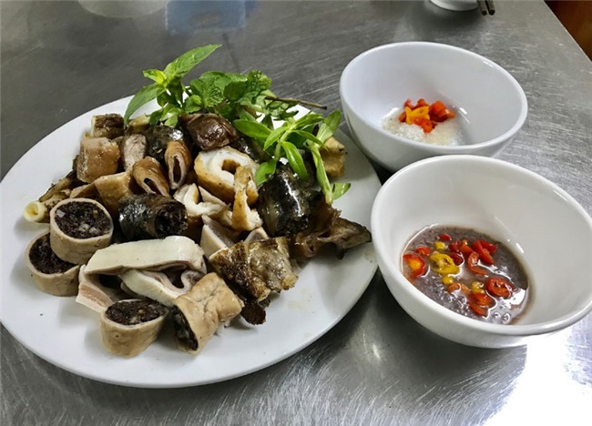 cháo lòng, quán ăn ngon, địa điểm ăn ngon ở Hà Nội, quán ăn lâu đời, ẩm thực Hà Nội, bún ốc, nộm sứa