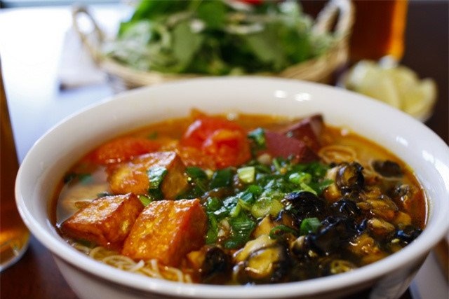 cháo lòng, quán ăn ngon, địa điểm ăn ngon ở Hà Nội, quán ăn lâu đời, ẩm thực Hà Nội, bún ốc, nộm sứa