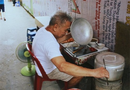 cháo lòng, quán ăn ngon, địa điểm ăn ngon ở Hà Nội, quán ăn lâu đời, ẩm thực Hà Nội, bún ốc, nộm sứa