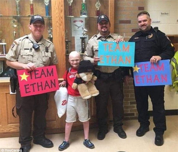 be 9 tuoi khong the khoc, khong do mo hoi do benh hiem gap, 1 trieu nguoi moi co 1 nguoi mac - 4