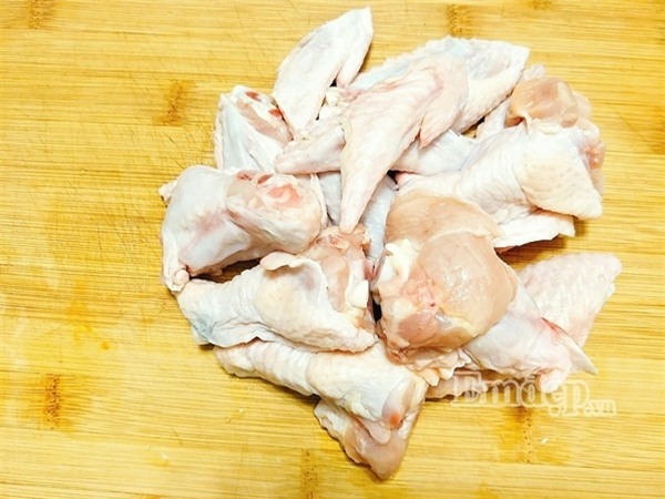 Món ngon ngày mới: Cánh gà chiên xào sả ớt