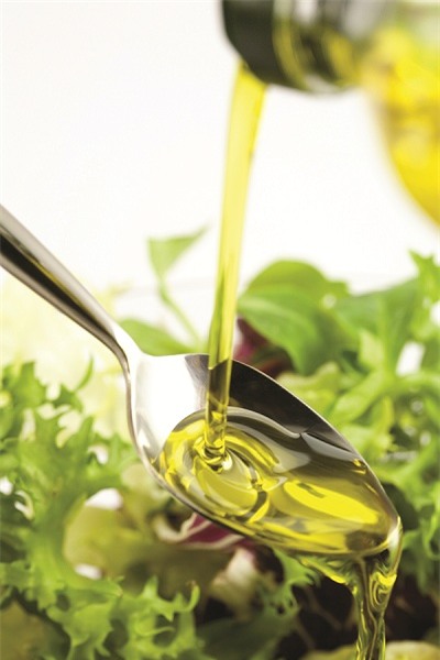 Với chế độ ăn có dầu thực vật, các loại rau xanh, việc đảm bảo đủ nhu cầu vitamin E là không mấy khó khăn