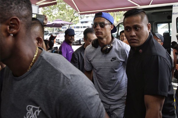 Ronaldo ghé bệnh viện thăm ái nữ nhà tỷ phú Singapore mới sinh con - Ảnh 2.