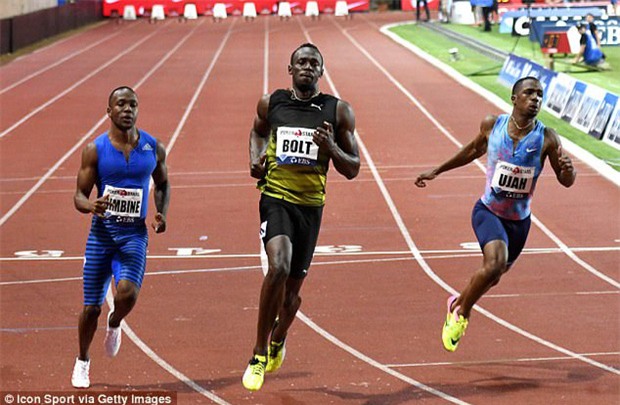 Tia chớp Usain Bolt ăn mừng với dàn nữ cổ vũ xinh đẹp - Ảnh 3.