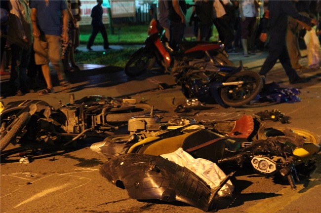 Hien truong vu 13 xe dam lien hoan o Sai Gon hinh anh 6