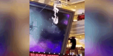 Nu nghe si Trung Quoc 19 tuoi gap tai nan nghiem trong tren san khau hinh anh 1