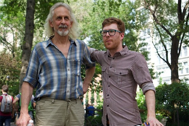 Đây là cách Mark Zuckerberg ăn gian chiều cao khi chụp ảnh và bạn cũng có thể làm điều này - Ảnh 2.