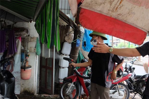 3 bệnh nhân tử vong do sốt xuất huyết, người dân và sinh viên ở Hà Nội cuống cuồng lo chống dịch - Ảnh 2.