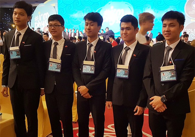 9X doat huy chuong vang Vat ly quoc te se hoc DH Bach khoa Ha Noi hinh anh 1