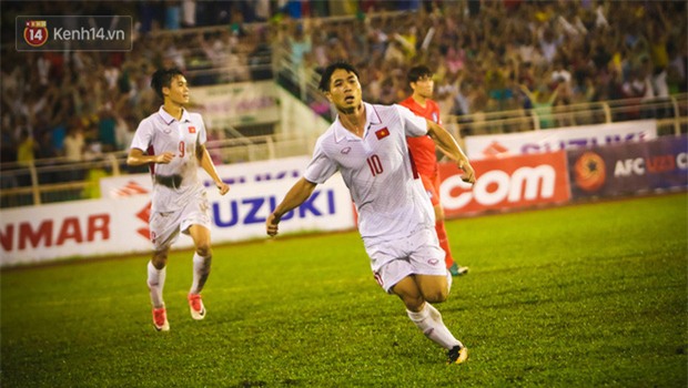 Khán giả chen lấn, đội mưa xem Công Phượng xé lưới U22 Hàn Quốc - Ảnh 11.