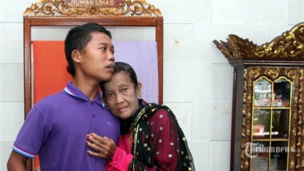 chia se khien ai cung giat minh ve dem tan hon cua chang trai 16 tuoi cuoi cu ba 71 tuoi - 1