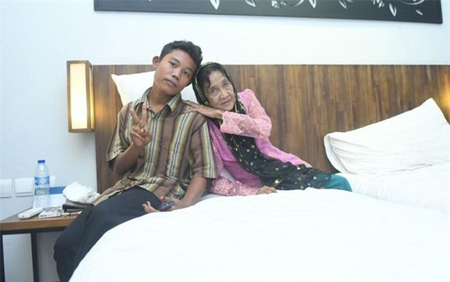 chia se khien ai cung giat minh ve dem tan hon cua chang trai 16 tuoi cuoi cu ba 71 tuoi - 3