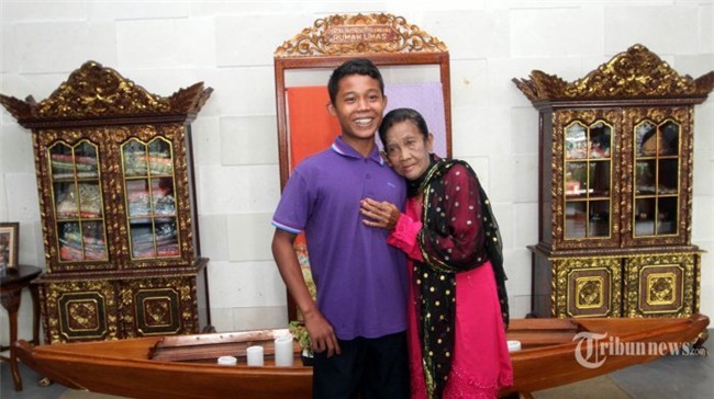 chia se khien ai cung giat minh ve dem tan hon cua chang trai 16 tuoi cuoi cu ba 71 tuoi - 4