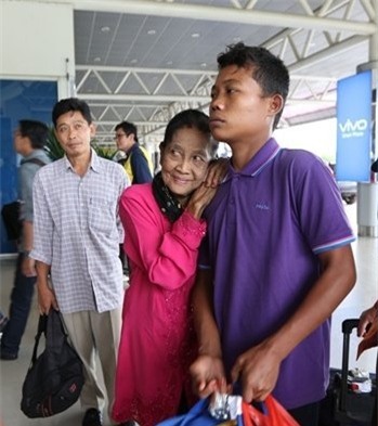 chia se khien ai cung giat minh ve dem tan hon cua chang trai 16 tuoi cuoi cu ba 71 tuoi - 7