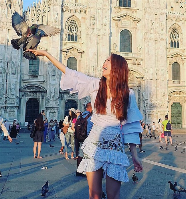 Sơmi đúng mốt nhất bây giờ là cứ phải tay bồng, vắt chéo, buộc vạt - Ảnh 1.