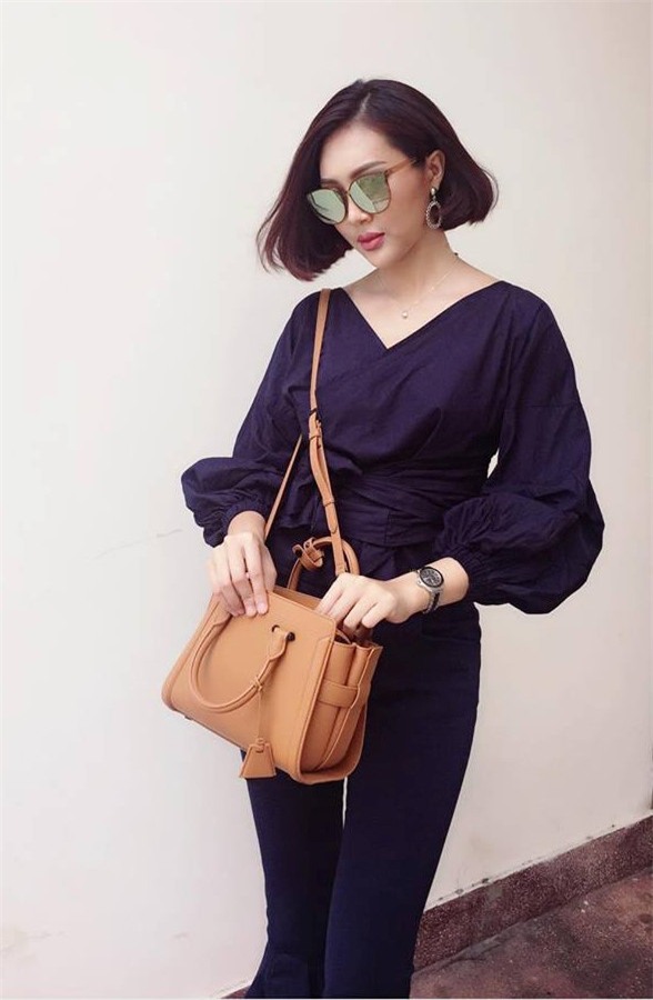 Sơmi đúng mốt nhất bây giờ là cứ phải tay bồng, vắt chéo, buộc vạt - Ảnh 3.