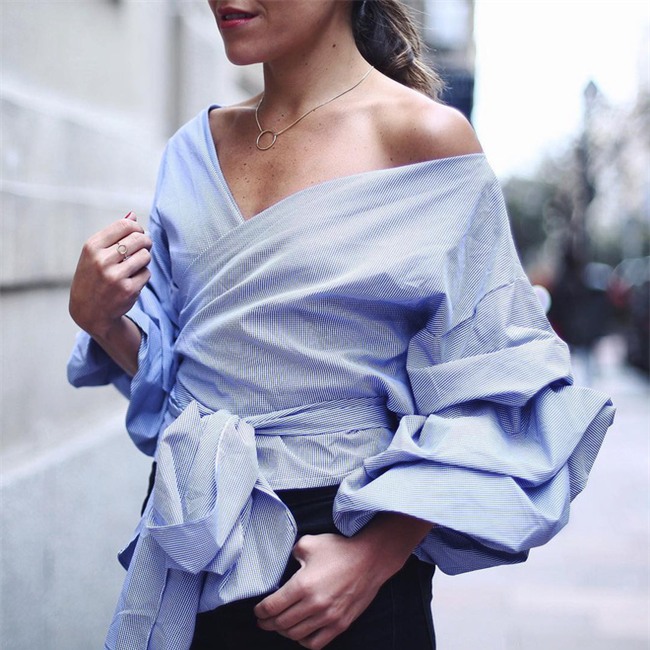 Sơmi đúng mốt nhất bây giờ là cứ phải tay bồng, vắt chéo, buộc vạt - Ảnh 5.