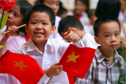 Bat tre hoc chu truoc khi vao lop 1 vi tam ly ‘con nha nguoi ta’ hinh anh 1