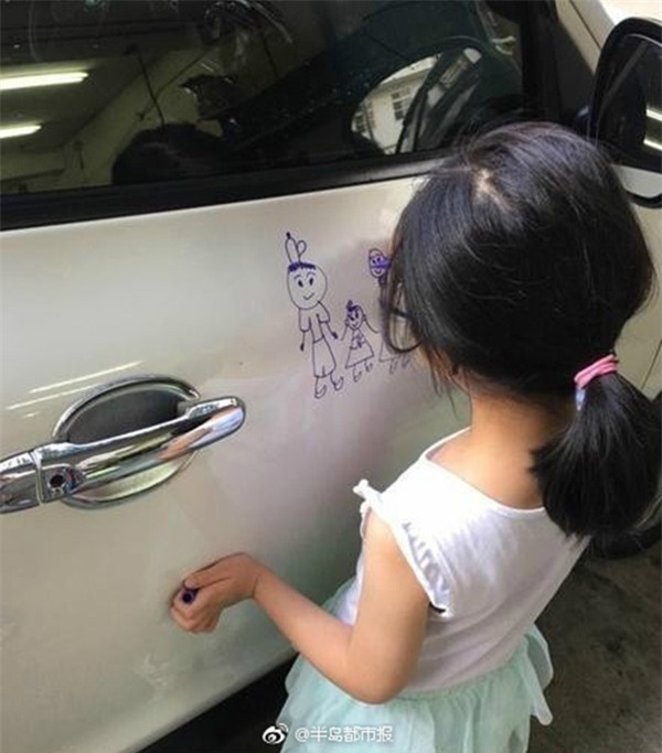 Bố tức giận vì con gái vẽ bậy ra xe ô tô màu trắng nhưng bất ngờ ...