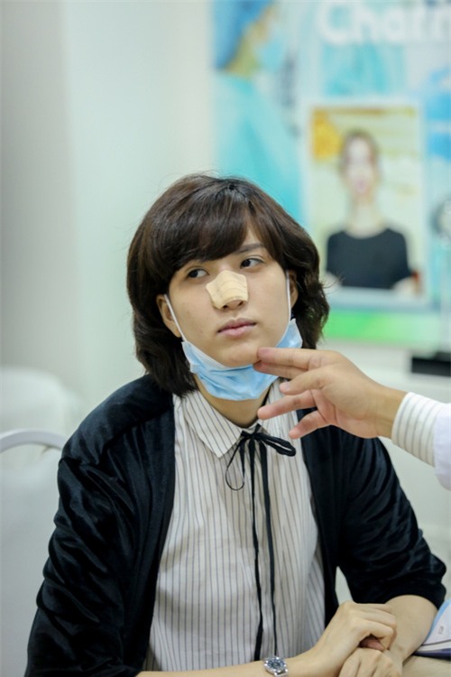 Hé lộ hình ảnh Hồng Xuân đi chỉnh sửa lại mũi do Nguyễn Hợp ném đồ vào gây thương tích - Ảnh 3.