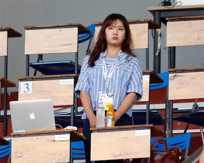 Nữ phóng viên xinh đẹp Hàn Quốc &#34;phải lòng&#34; Công Phượng - 1