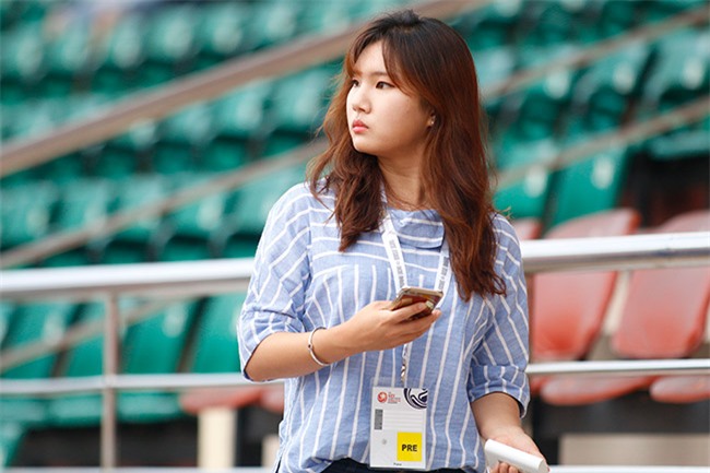 Nữ phóng viên xinh đẹp Hàn Quốc &#34;phải lòng&#34; Công Phượng - 4