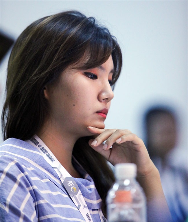Nữ phóng viên xinh đẹp Hàn Quốc &#34;phải lòng&#34; Công Phượng - 6