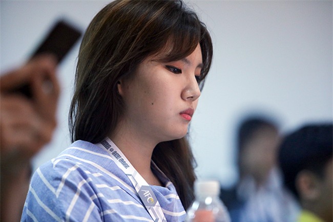 Nữ phóng viên xinh đẹp Hàn Quốc &#34;phải lòng&#34; Công Phượng - 7