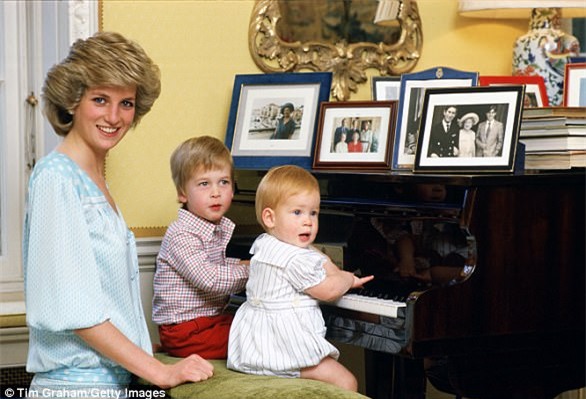 Hai hoàng tử tiết lộ cuộc điện thoại cuối cùng với mẹ Diana và cả góc bí mật thú vị ít người biết về bà - Ảnh 1.