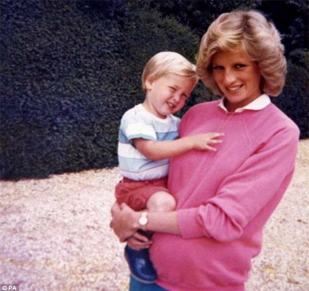Hai hoàng tử tiết lộ cuộc điện thoại cuối cùng với mẹ Diana và cả góc bí mật thú vị ít người biết về bà - Ảnh 7.