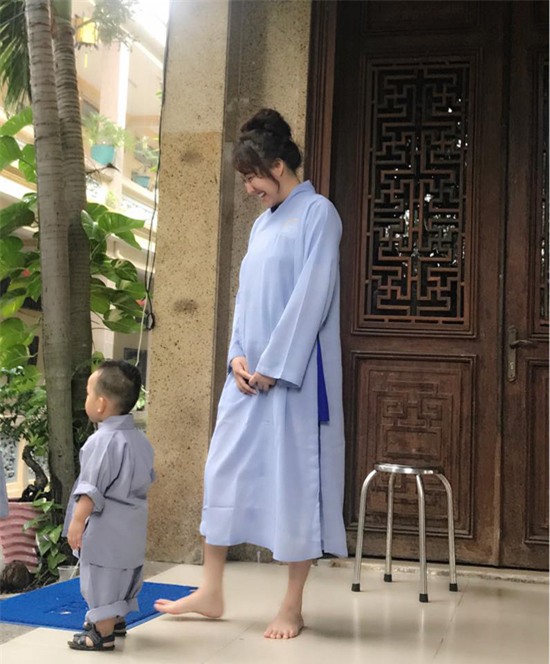 Phi Thanh Vân tự tin mặc váy bó sau phẫu thuật -2