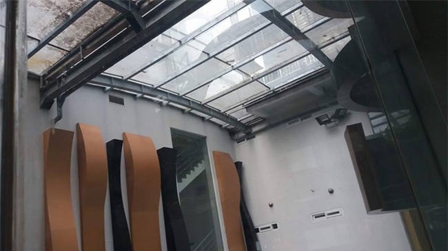 Hà Nội: Nam ca sĩ rơi từ tầng 10 một tòa nhà xuống đất tử vong? - Ảnh 4.