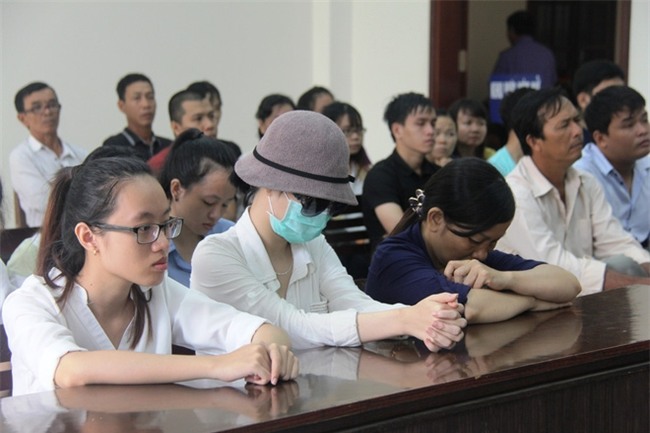 Mẹ của nữ sinh bị tạt axit cho biết chưa nhận được 300 triệu của Trương Ngọc Ánh hứa cho con gái - Ảnh 1.