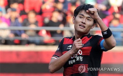 Tiền đạo Yang Dong-hyeon của Pohang Steelers ghi đến 14 bàn tại K.League là thử thách lớn cho U22 Việt Nam.