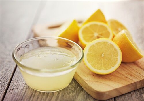 Tóc khô và xơ rối? Thử bôi 2 loại quả này lên tóc đi, mượt như vừa đến salon phục hồi tóc luôn - Ảnh 2.
