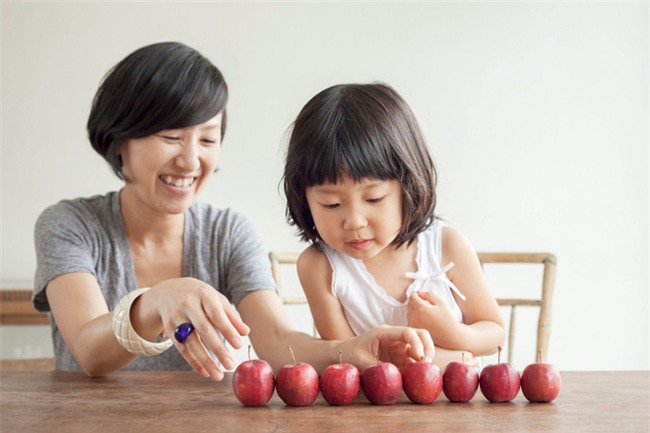 Để con chuyển từ mẫu giáo lên lớp 1 không bị hẫng, ngay bây giờ cha mẹ phải làm những việc sau - Ảnh 2.