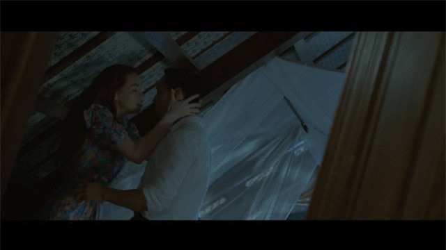 Nín thở với loạt nụ hôn, cảnh nóng của Hồ Ngọc Hà và Kim Lý trong MV Cả một trời thương nhớ - Ảnh 2.