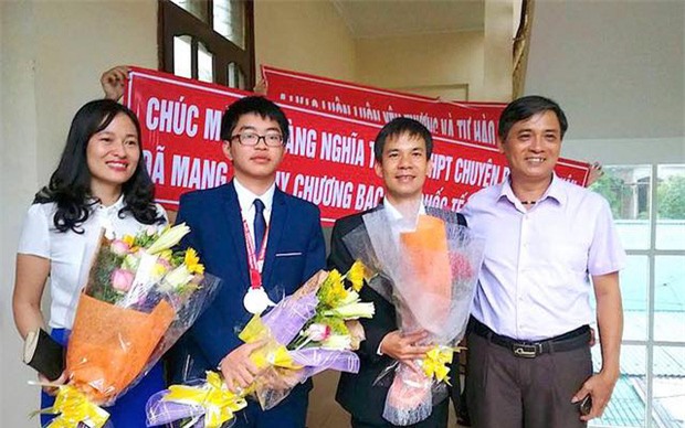 Nhìn trường nhà người ta đây, cả 4 học sinh đi thi Olympic Quốc tế đều đạt HCV - HCB! - Ảnh 1.