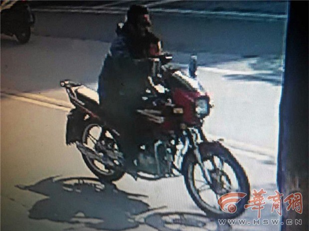 Người đàn ông đâm phải bé trai 5 tuổi, giả vờ đưa đi điều trị nhưng nhẫn tâm vứt em vào thùng rác - Ảnh 1.