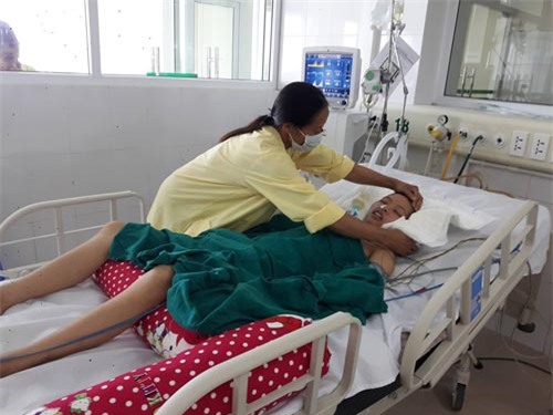 sau con sot cao, nu sinh 9x roi vao hon me 2 thang van chua tinh - 1