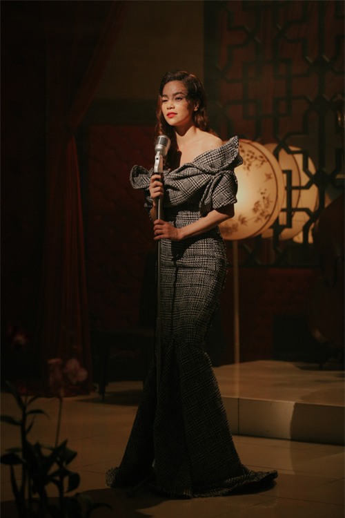 MV mới toanh của Hồ Ngọc Hà: Đồ đẹp thì có đẹp mà vẫn cứ thấy... sai sai - Ảnh 11.