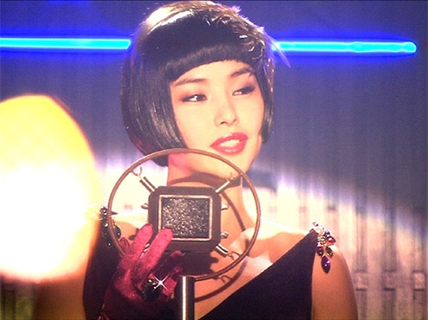 MV mới toanh của Hồ Ngọc Hà: Đồ đẹp thì có đẹp mà vẫn cứ thấy... sai sai - Ảnh 16.