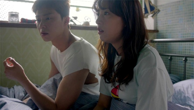 Kẻ thứ 3 cản trở đêm tân hôn của đôi vợ chồng son mà có nằm mơ cũng không ngờ đến - Ảnh 1.