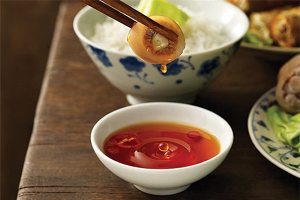thoi quen khi su dung nuoc mam dang