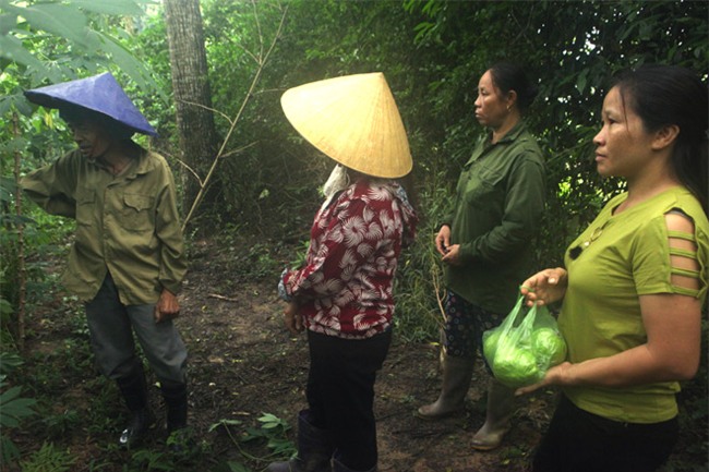 chuyen la: gia dinh tuyet giao voi the gioi ben ngoai gan 20 nam - 10