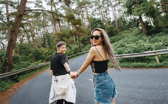 Chuyện tình đồng giới gây bão mà ngọt như mật của nàng MC từng đi qua đổ vỡ và chàng trai DJ kém 8 tuổi - Ảnh 4.